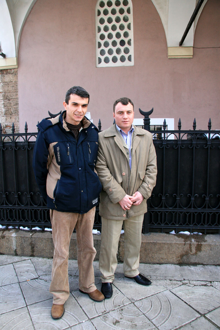 Padre e hijo, dos generaciones de turcos en Bulgaria